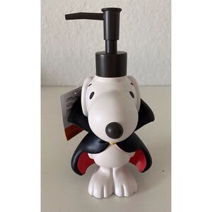 Peanuts Snoopy Halloween Vampire Dracula Costume Resin Soap Lotion Dispenser NEW